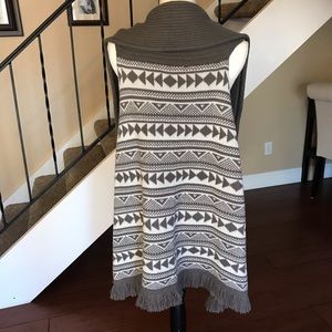 Look Jackets & Coats - Gray & White Knit Boho Tribal Fringe Vest Large Look Jackets & Coats - Gray & White Knit Boho Tribal Fringe Vest Large